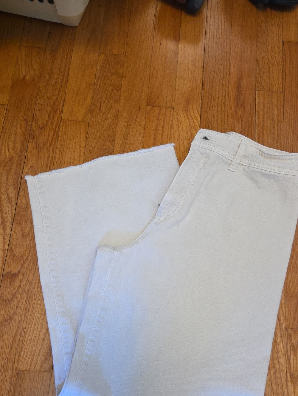 Universal Thread Cream Wide-Leg Jeans